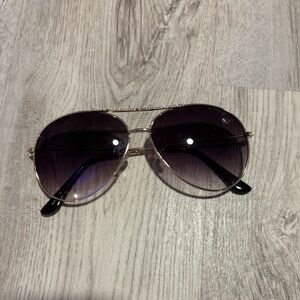 Cute Sunglasses With little diamonds above nose